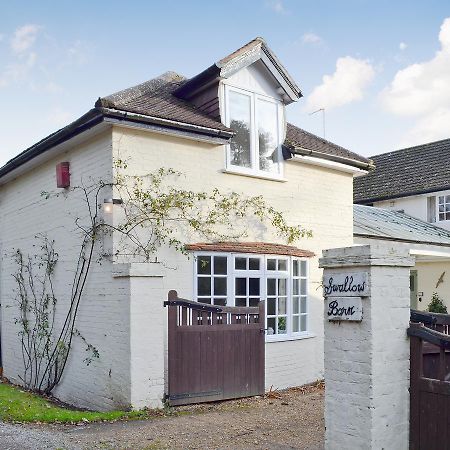 Swallow Barn Villa Chobham  Екстериор снимка