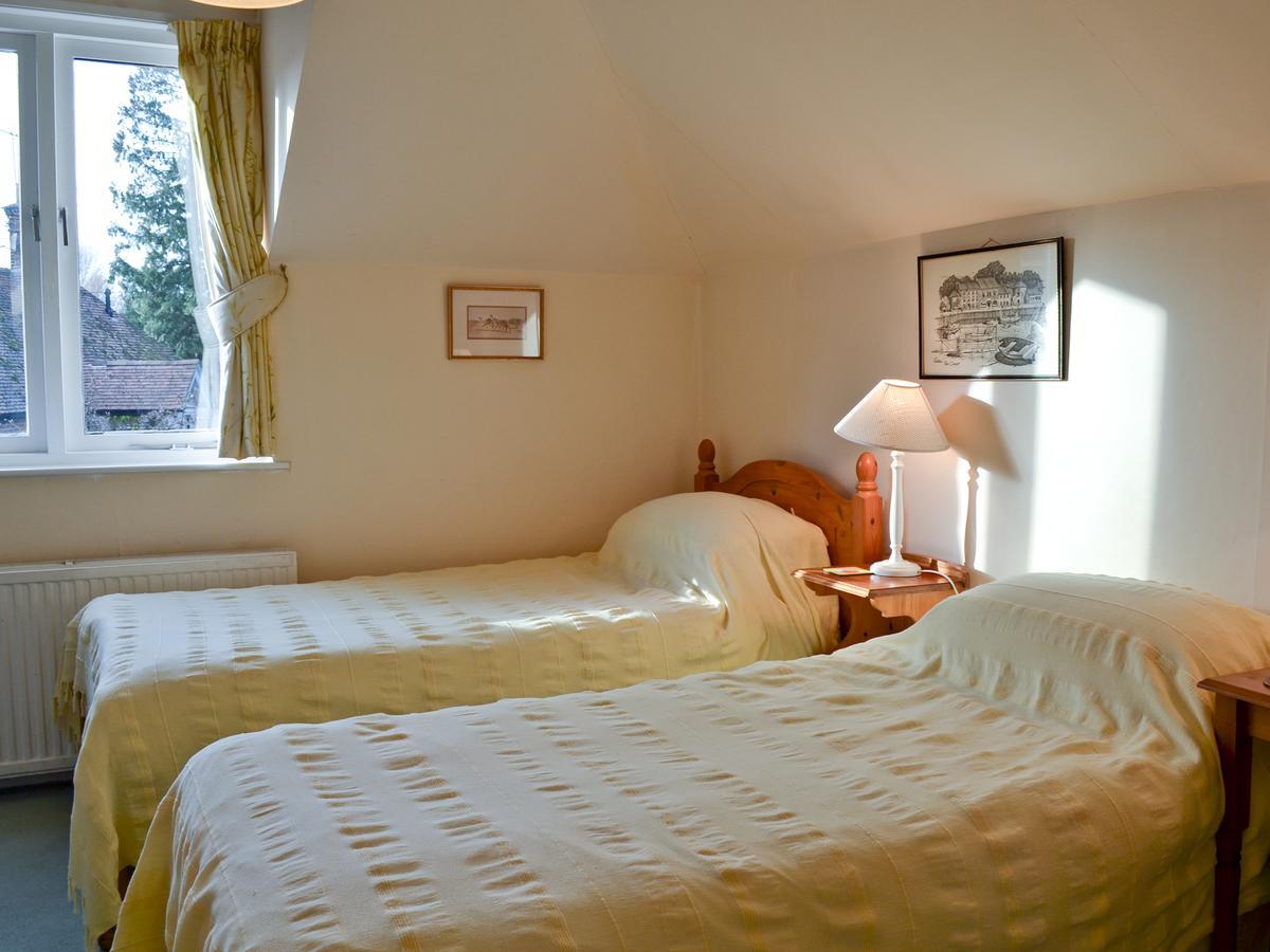 Swallow Barn Villa Chobham  Екстериор снимка