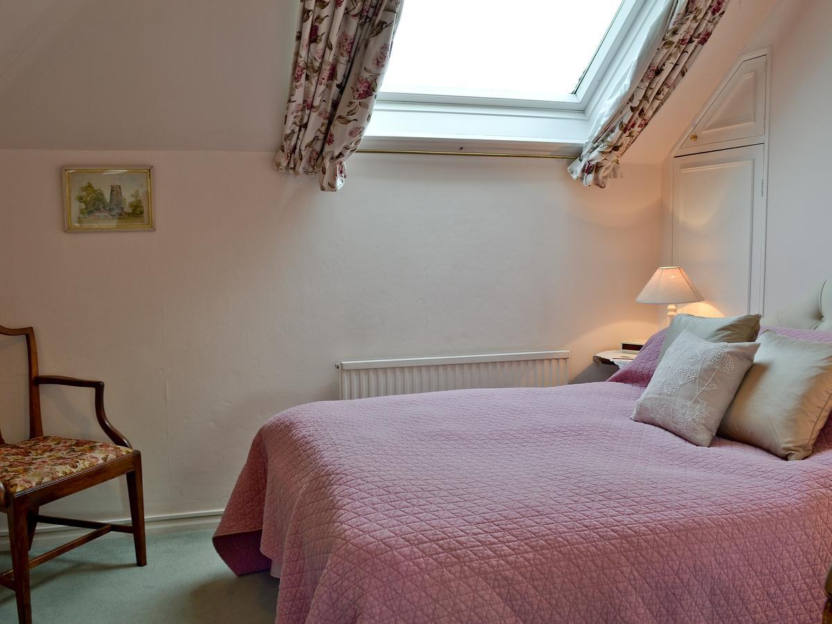 Swallow Barn Villa Chobham  Екстериор снимка