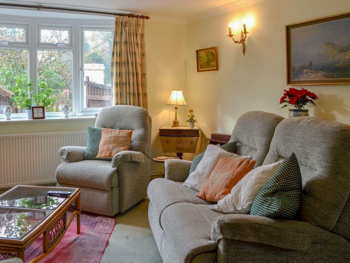 Swallow Barn Villa Chobham  Екстериор снимка